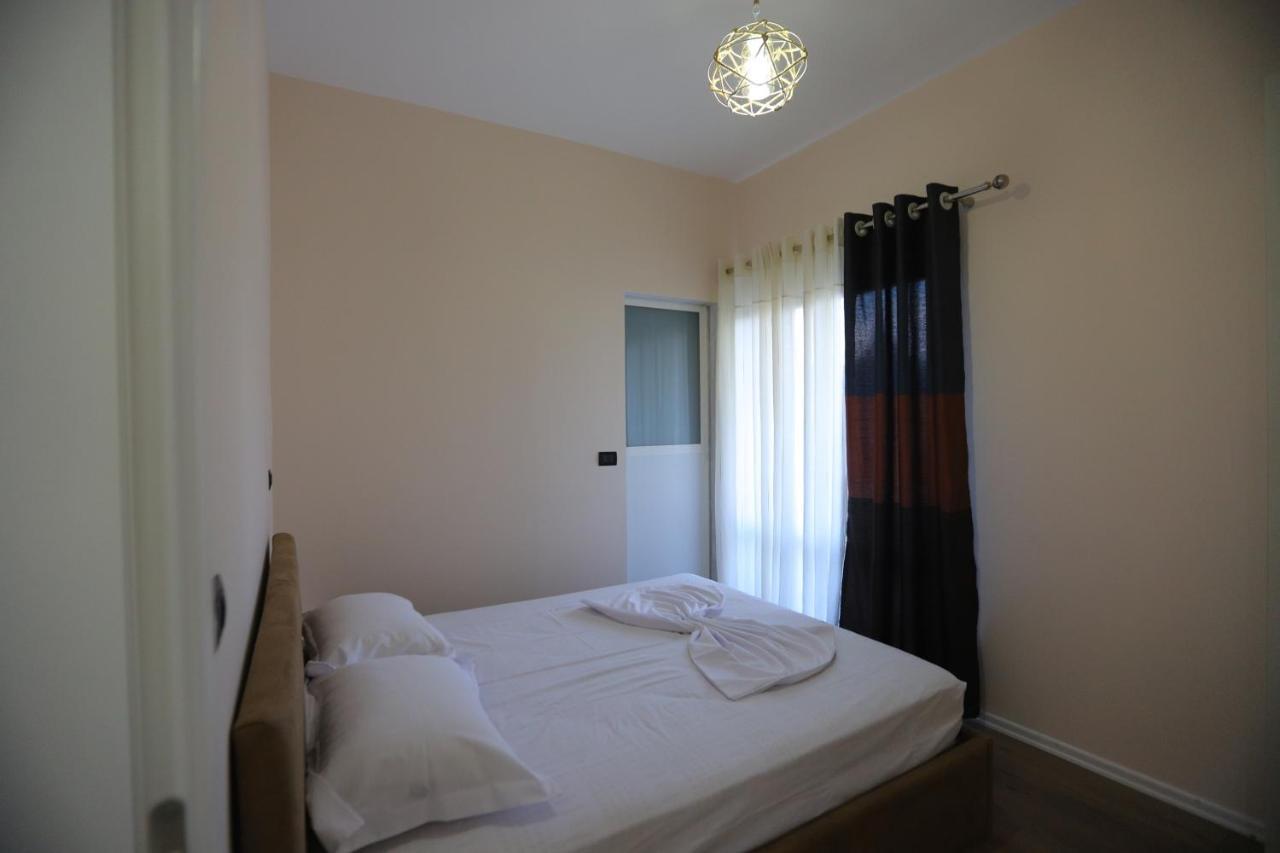 D1 Hostel Тирана Екстер'єр фото